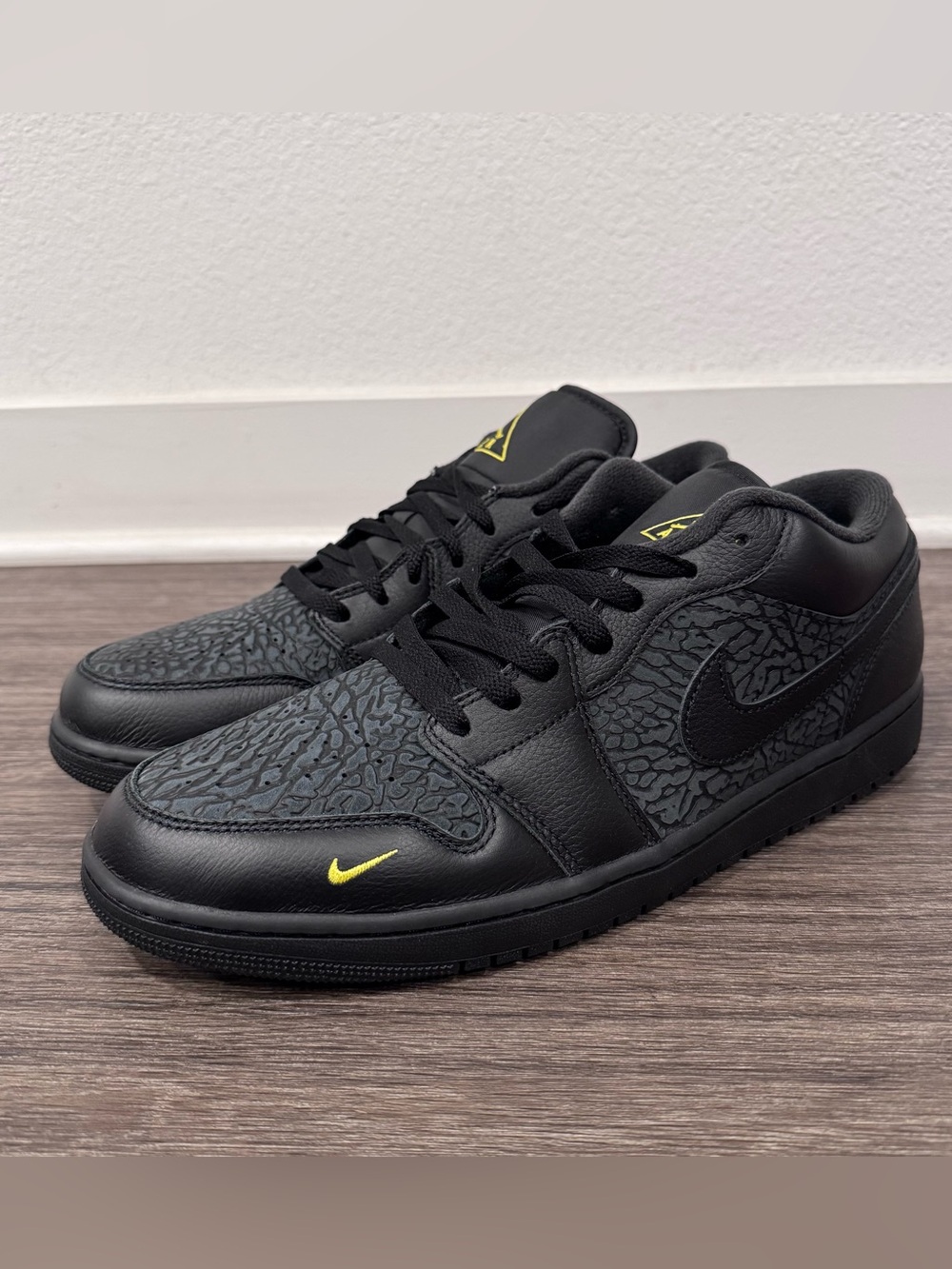 Air Jordan 1 SE Low Black Anthracite Tour Yellow - IM6568-010 Sz 13 - Picture 2 of 5